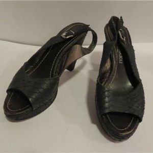 GASTONE LUCIOLI BLACK SNAKESKIN  SANDAL 38